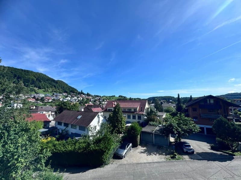 4.5-Zimmer-Maisonettewohnung mit 2 Terrassen, ca. 32 m² Aussenfläche, schöner Aussicht und Parkplatz (11)