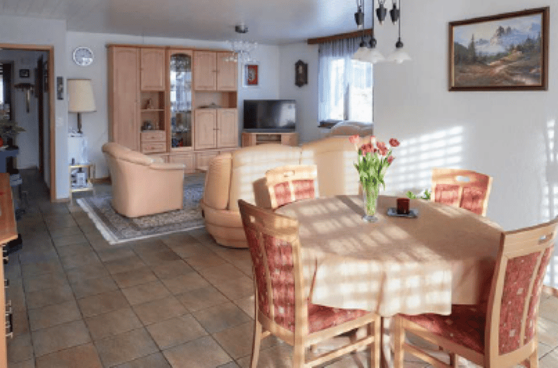 Freistehendes 5-Zimmer-EFH mit Garage, Vorplatz, Balkon, Garten und schöner Aussicht (9)