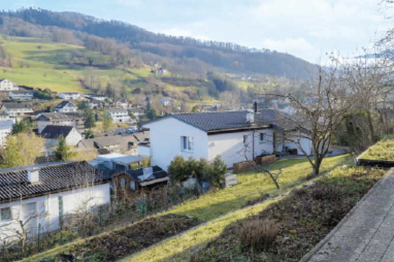 Freistehendes 5-Zimmer-EFH mit Garage, Vorplatz, Balkon, Garten und schöner Aussicht (5)