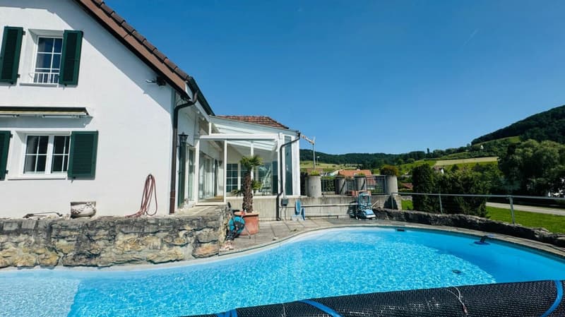 Freistehendes 4.5-Zimmer-Einfamilienhaus mit Pool, Sauna, Wintergarten, Doppelgarage & Aussicht (23)