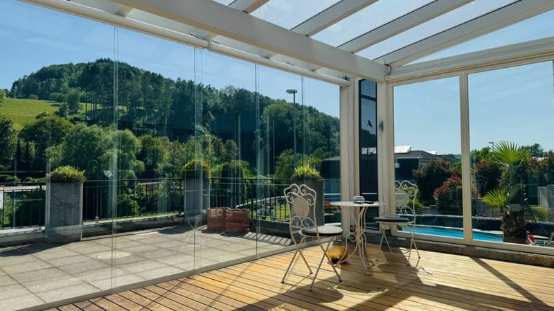 Freistehendes 4.5-Zimmer-Einfamilienhaus mit Pool, Sauna, Wintergarten, Doppelgarage & Aussicht (13)