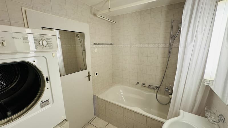 Schöne 2.5-Zimmerwohnung mit Lift, Balkon, Keller, AEP und eigener WM/TU (6)