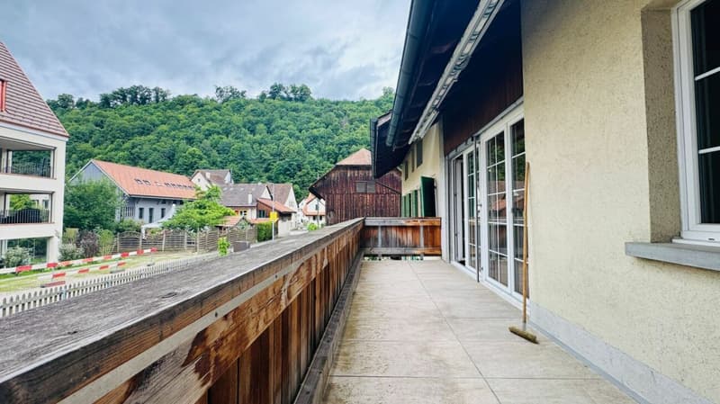 Gepfl. 5.5-Zi.-Whg. im 1. OG eines gepflegten 2-FH mit Balkon, PP & Gartennutzung (15)
