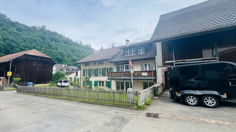 Gepfl. 5.5-Zi.-Whg. im 1. OG eines gepflegten 2-FH mit Balkon, PP & Gartennutzung (19)