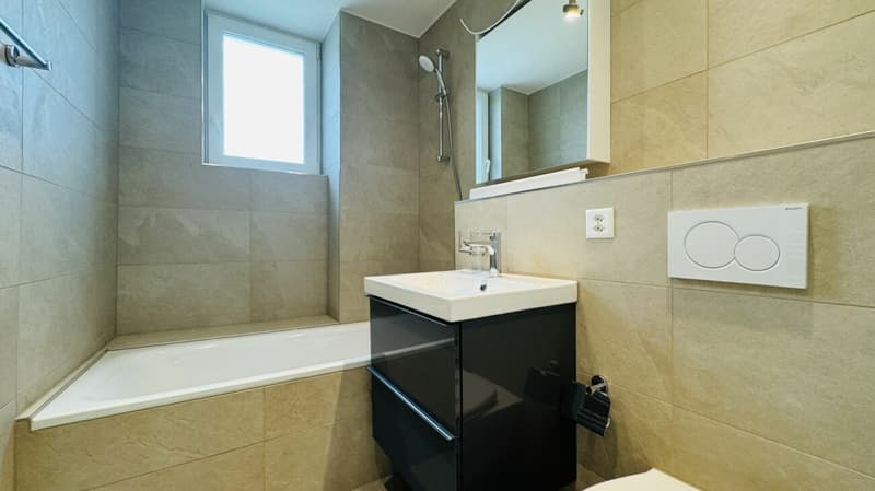 Schöne 2.5-Zimmerwohnung im 2. OG (w4) mit Balkon, eigener Waschmaschine und Kellerabteil (4)