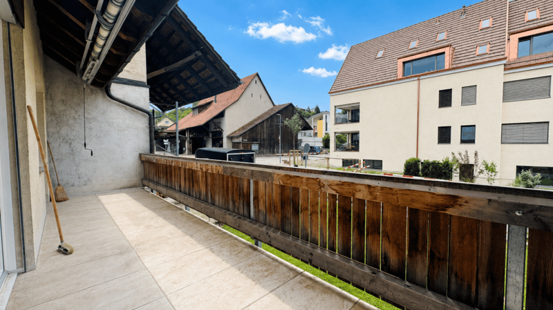 Gepfl. 5.5-Zi.-Whg. im 1. OG eines gepflegten 2-FH mit Balkon, PP & Gartennutzung (5)