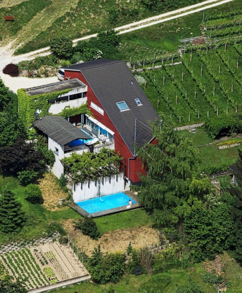 6.5-Zimmer-Architektenhaus mit Pool, Garagenbox, 3 Parkplätzen und Weitsicht (3)