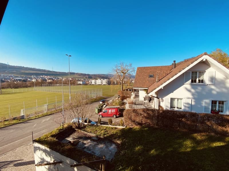 Gepflegtes 5.5-Zimmer Doppelhaus mit Garten, Garage und Parkplatz (2)