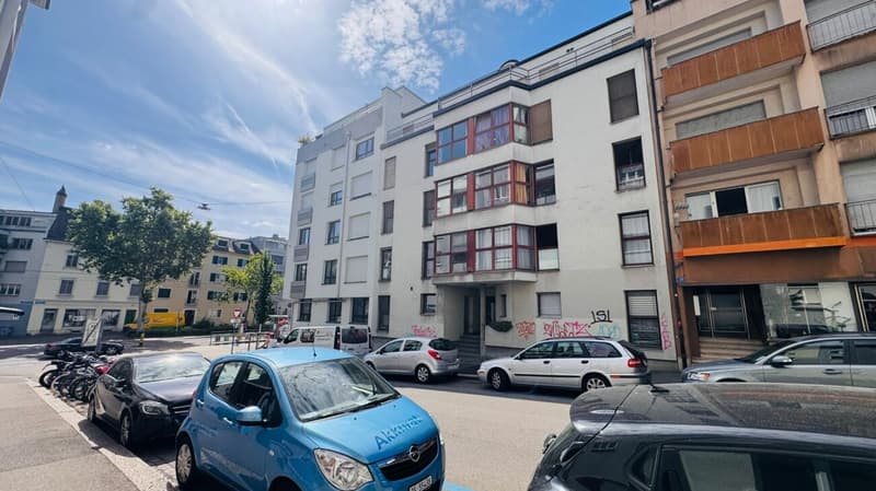 Schöne 3.5-Zimmer-Wohnung mit neuer Küche, neuem Bad, kleinem Balkon und Kellerabteil (1)