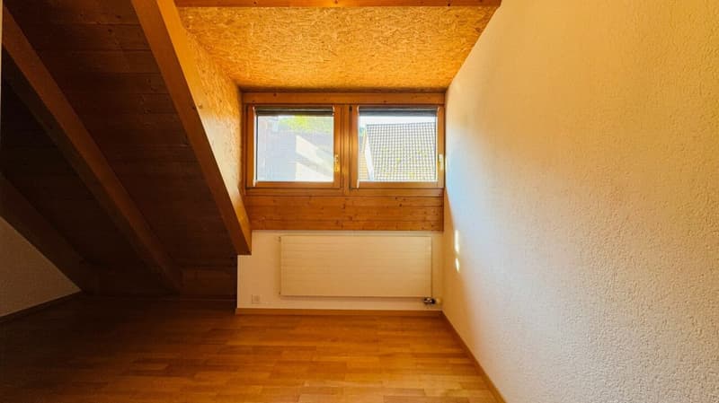 Helle 3.5-Zimmer Maisonette Wohnung auf zwei Etagen mit 2 Bädern und Parkplatz (5)