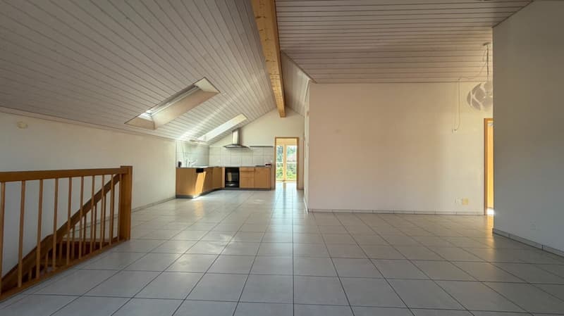 Lichtdurchflutete 4.5-Zimmer-Dachwohnung mit Balkon und Parkplatz (3)