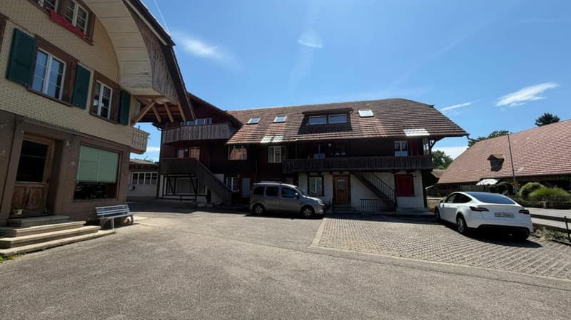 Lichtdurchflutete 4.5-Zimmer-Dachwohnung mit Balkon und Parkplatz (1)