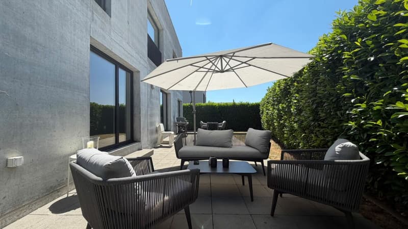 Architektonisches 5.5-Zimmer-Designerhaus mit Loftcharakter und weitläufiger Blick ins Grüne (18)