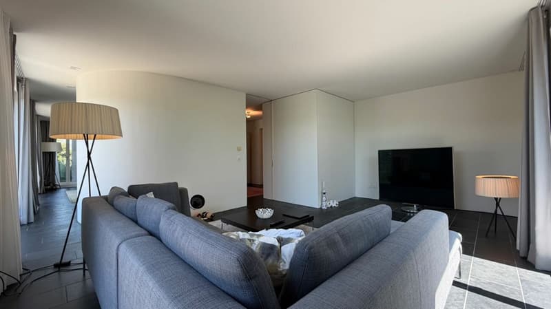 Architektonisches 5.5-Zimmer-Designerhaus mit Loftcharakter und weitläufiger Blick ins Grüne (13)