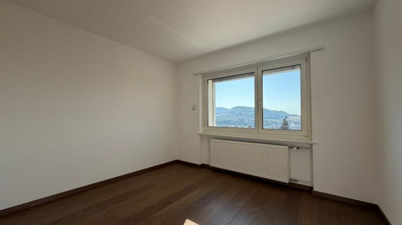 Neuwertiges Familienhaus mit traumhafter Aussicht Umfassend saniert - Vielseitig nutzbar - Familienfreundliche Lage (9)