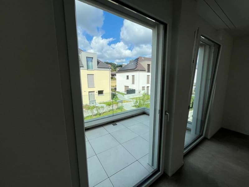 Neuwertiges Doppel-Einfamilienhaus (F1) mit 2 Nasszellen, 2 Parkplätzen, Garten und Sitzplatz (26)
