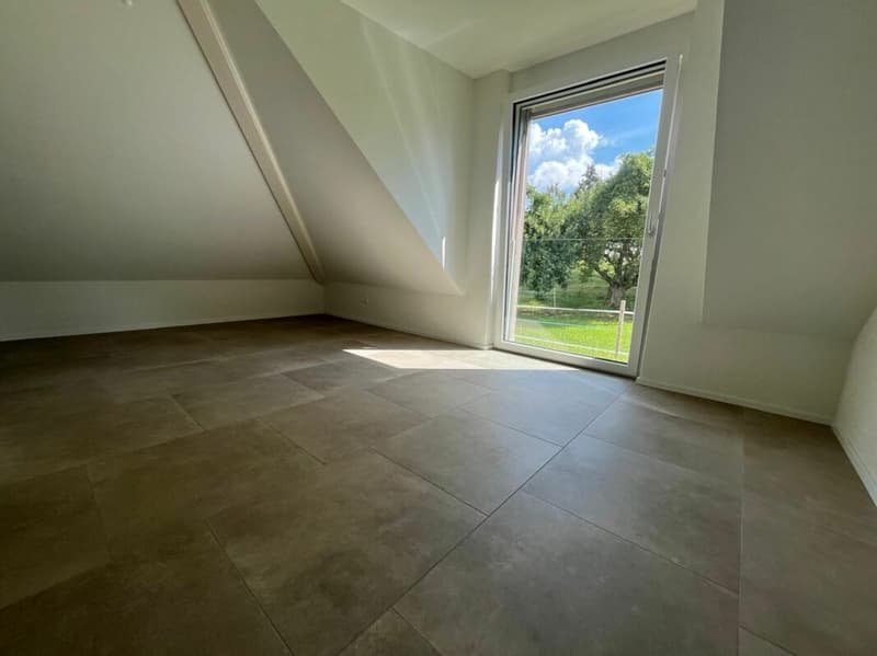 Neuwertiges Doppel-Einfamilienhaus (F1) mit 2 Nasszellen, 2 Parkplätzen, Garten und Sitzplatz (39)