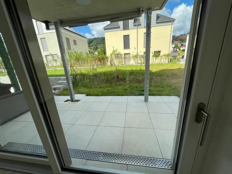 Neuwertiges Doppel-Einfamilienhaus (F1) mit 2 Nasszellen, 2 Parkplätzen, Garten und Sitzplatz (34)