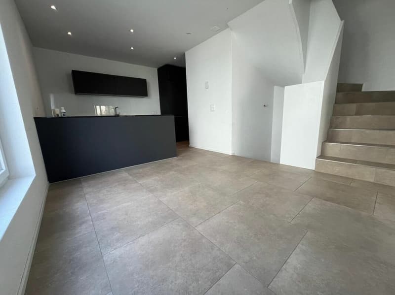 Neuwertiges Doppel-Einfamilienhaus (F1) mit 2 Nasszellen, 2 Parkplätzen, Garten und Sitzplatz (31)