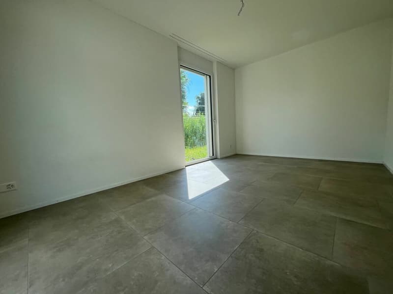 Neuwertiges Doppel-Einfamilienhaus (F1) mit 2 Nasszellen, 2 Parkplätzen, Garten und Sitzplatz (25)
