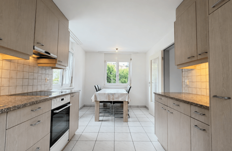 Grosszügiges 5.5-Zimmer-Haus mit Garage, 4 Aussenparkplätzen und Dachterrasse (4)