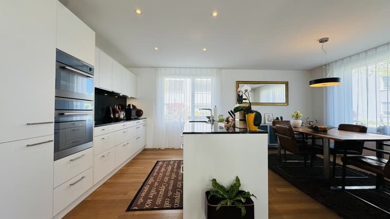 Neuwertige 4.5-Zimmer-EG Wohnung, 2 Nasszellen, Loggia, Gartenanteil, Lift, Keller und 1 AEHP (4)