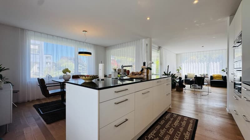 Neuwertige 4.5-Zimmer-EG Wohnung, 2 Nasszellen, Loggia, Gartenanteil, Lift, Keller und 1 AEHP (6)