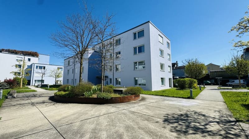Neuwertige 4.5-Zimmer-EG Wohnung, 2 Nasszellen, Loggia, Gartenanteil, Lift, Keller und 1 AEHP (17)
