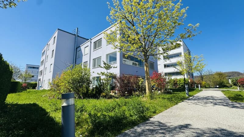 Neuwertige 4.5-Zimmer-EG Wohnung, 2 Nasszellen, Loggia, Gartenanteil, Lift, Keller und 1 AEHP (2)