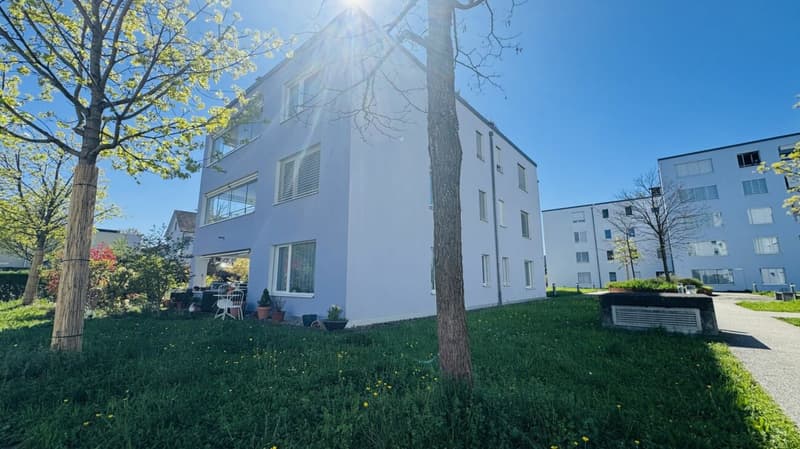 Neuwertige 4.5-Zimmer-EG Wohnung, 2 Nasszellen, Loggia, Gartenanteil, Lift, Keller und 1 AEHP (3)