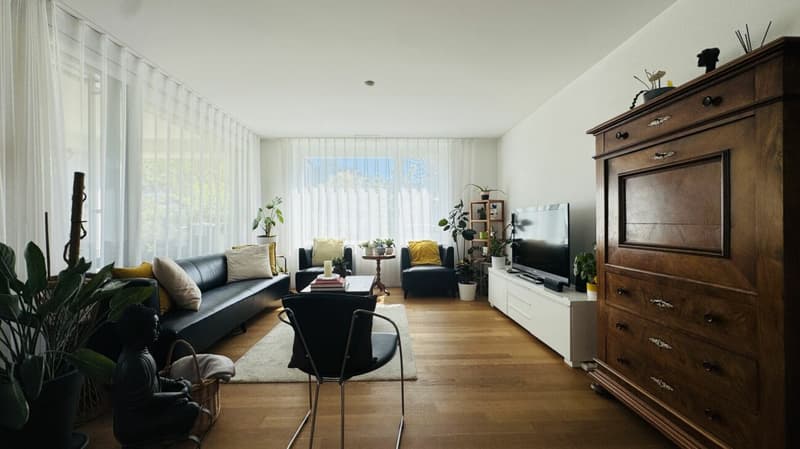 Neuwertige 4.5-Zimmer-EG Wohnung, 2 Nasszellen, Loggia, Gartenanteil, Lift, Keller und 1 AEHP (9)