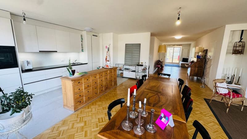 Komplett sanierte 3.5-Zimmerwohnung mit 2 Bädern, 2 Balkonen und 1 Tiefgaragenplatz (1)
