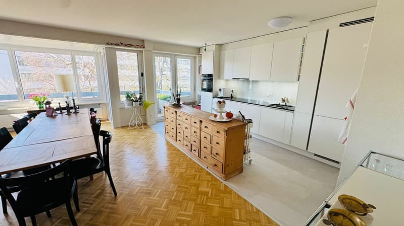 Komplett sanierte 3.5-Zimmerwohnung mit 2 Bädern, 2 Balkonen und 1 Tiefgaragenplatz (2)