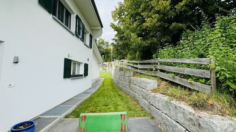 Grosses, neuwertiges 6.5-Zi. EFH, 6 Garagenplätze + 4 Parkplätze, Koi-Teich, Kinozimmer, 3 Nasszellen, traumhafte Lage, nur 10 Min. von Bubendorf (34)