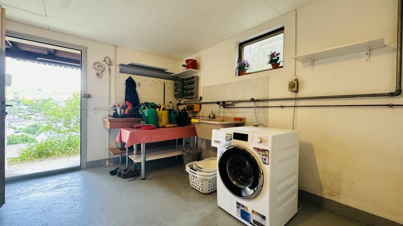 Freistehendes 5-Zimmer-EFH mit Garage, Vorplatz, Balkon, Garten und schöner Aussicht (27)
