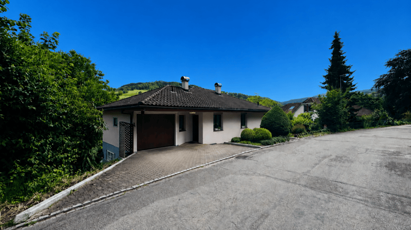 Freistehendes 5-Zimmer-EFH mit Garage, Vorplatz, Balkon, Garten und schöner Aussicht (4)