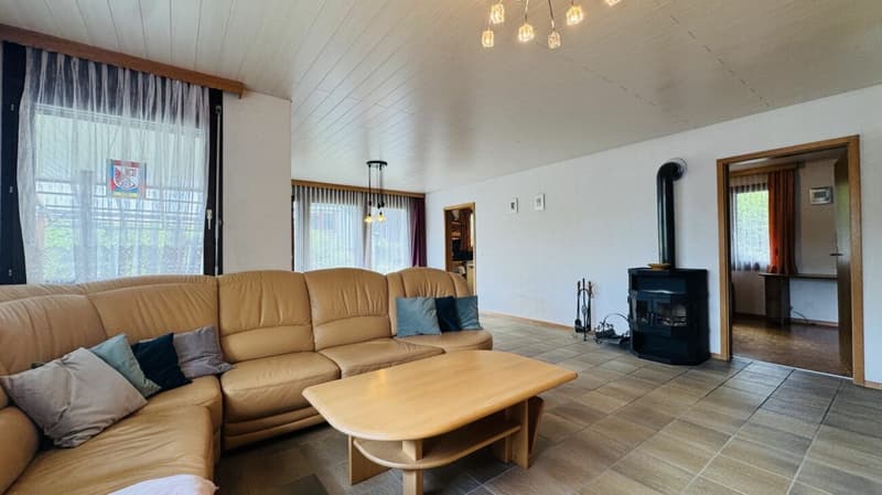 Freistehendes 5-Zimmer-EFH mit Garage, Vorplatz, Balkon, Garten und schöner Aussicht (8)