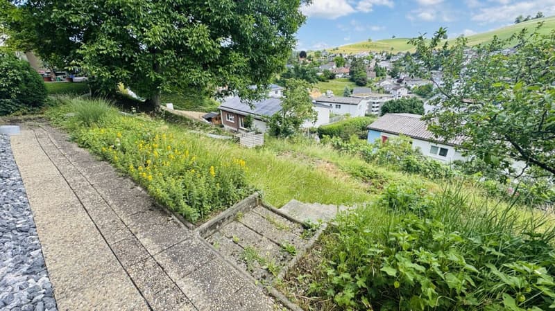 Freistehendes 5-Zimmer-EFH mit Garage, Vorplatz, Balkon, Garten und schöner Aussicht (24)