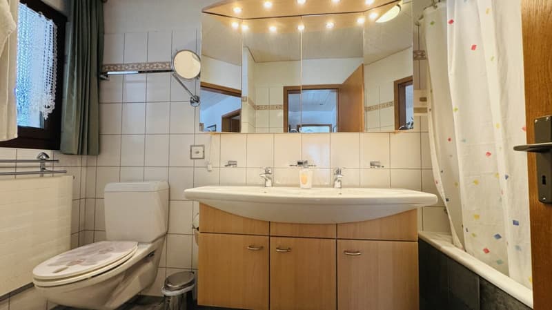 Freistehendes 5-Zimmer-EFH mit Garage, Vorplatz, Balkon, Garten und schöner Aussicht (10)
