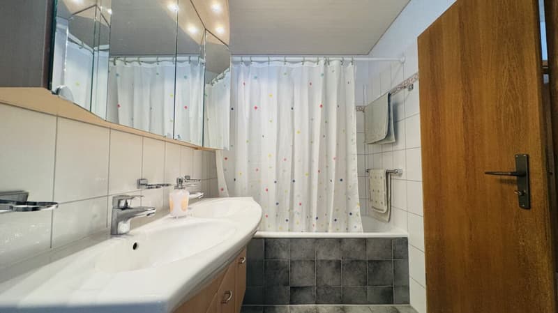Freistehendes 5-Zimmer-EFH mit Garage, Vorplatz, Balkon, Garten und schöner Aussicht (11)