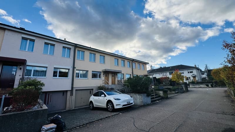 5.5-Zimmer-Reihenhaus mit Garten und Garage - sanierungsbedürftig (1)