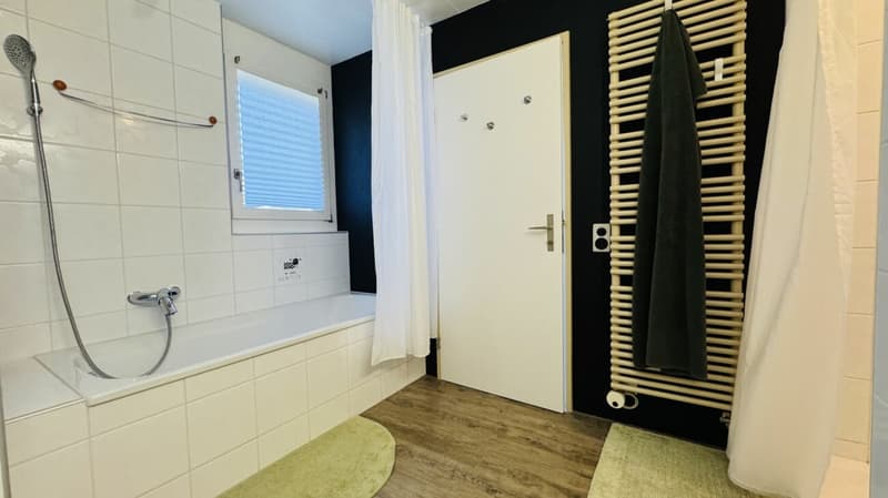 6.5-Zimmer-Architektenhaus mit Pool, Garagenbox, 3 Parkplätzen und Weitsicht (26)
