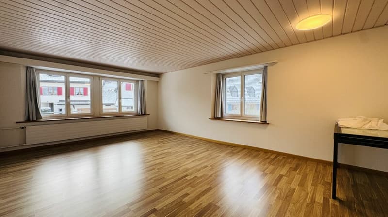 Pflegeleichtes Zweifamilienhaus mit 2 Wohneinheiten, Garage und 4-5 Parkplätzen in Ramlinsburg (17)