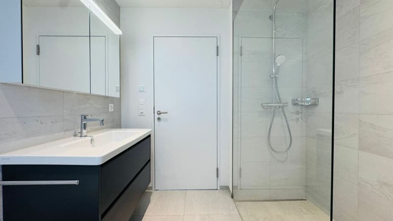 Badezimmer mit Regendusche
