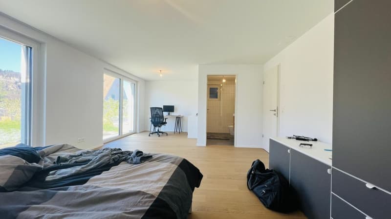 Modernes 5.5-Zimmer-Neubau-Einfamilienhaus mit 2 Bädern, Carport, Parkplatz & Garten in Duggingen (19)