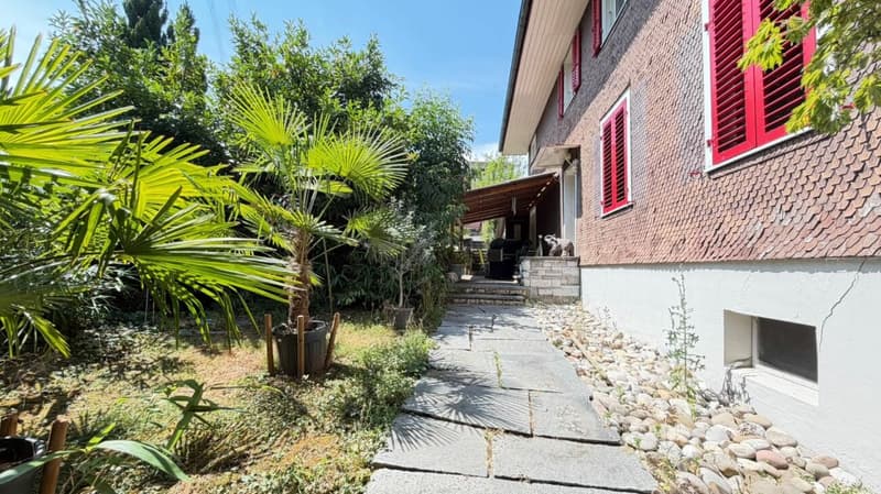 Grosszügiges Doppeleinfamilienhaus mit Garten, Garagenbox und Ausbaupotenzial (1)