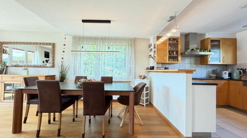 Grosszügiges Einfamilienhaus mit Garage, viel Platz und schönem Raumangebot (4)