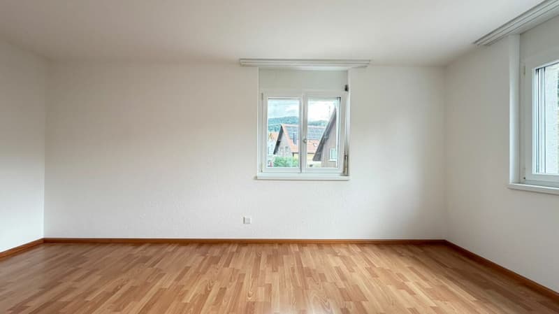 Grosszügiges 5.5-Zimmer-Haus mit Garage, 4 Aussenparkplätzen und Dachterrasse (8)