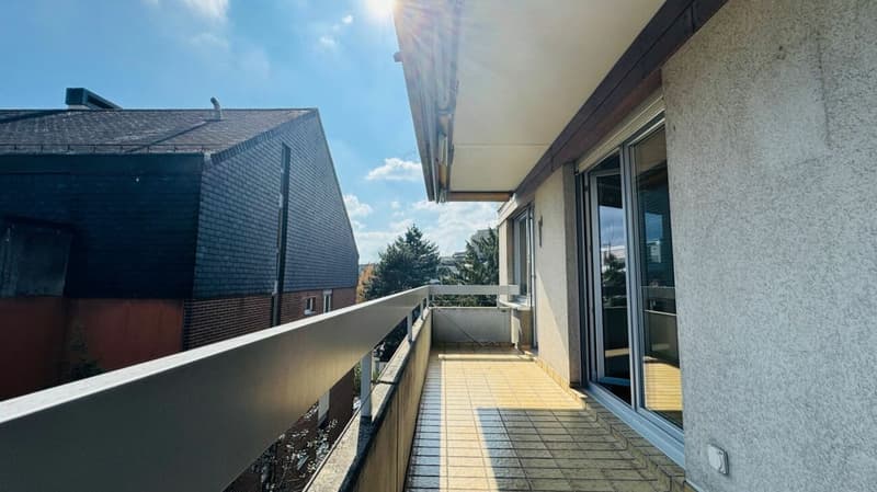 Komplett sanierte 4.5-Zimmerwohnung mit 2 Bädern, 2 Balkonen und 1 Tiefgaragenplatz (14)