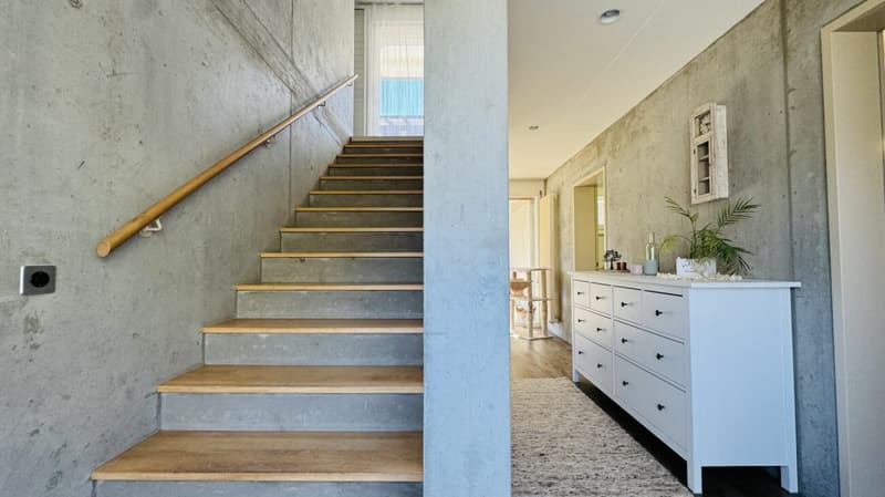 6.5-Zimmer-Architektenhaus mit Pool, Garagenbox, 3 Parkplätzen und Weitsicht (30)